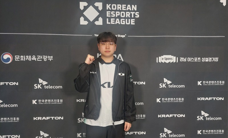 18일 경상남도 진주시 경남e스포츠경기장에서 열린 2026 KEL 배틀그라운드 모바일 본선 1일차 경기서 1위를 차지한 디플러스 기아 '포리코' 김시현.