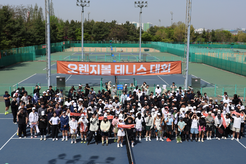 제8회 오렌지볼테니스대회 참가자 기념사진./오렌지볼테니스아카데미