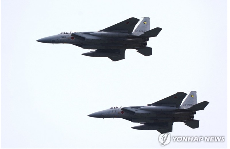 일본이 21일 무기수출을 전면 허용함에 따라 한국 방산기업들과 항공기 함정 미사일분야에서 경쟁 대상으로 부상할 지 주목된다. 사진=F-15 전투기, 연합뉴스