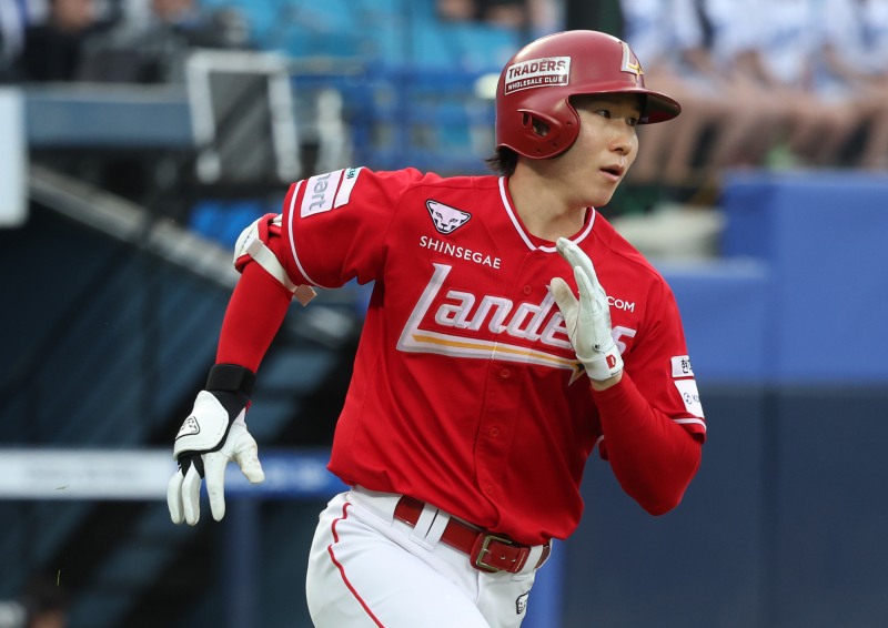 박성한 '개막전부터 쉼 없는 안타'. / 사진=연합뉴스