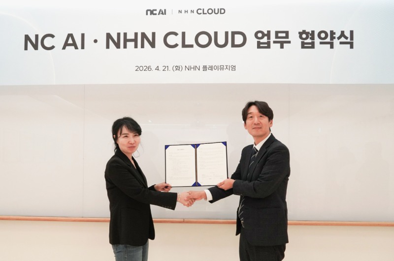 왼쪽부터 NC AI 이연수 대표, NHN클라우드 김동훈 대표(제공=NC AI).