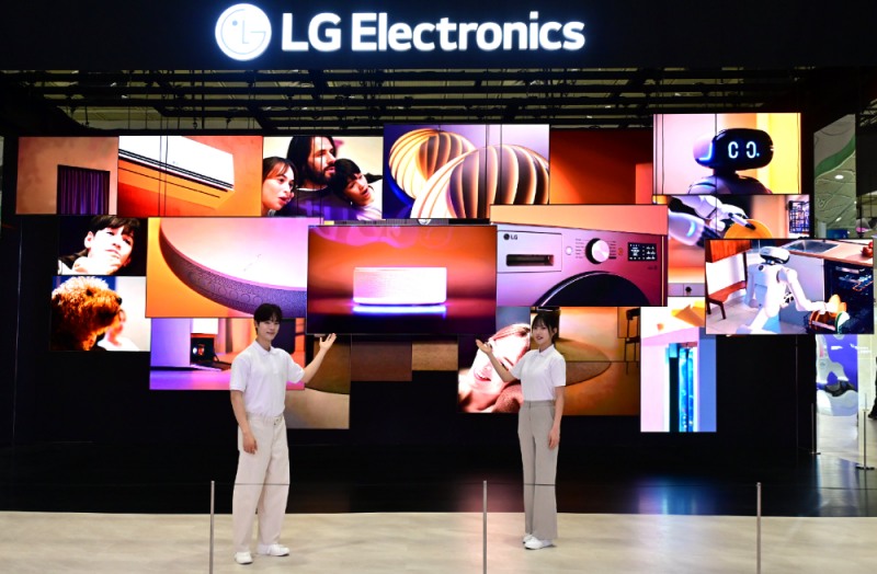 LG전자가 '2026 월드IT쇼'에 참가해 고객 곁에서 일상을 케어하는 AI 솔루션을 선보인다./LG전자 제공