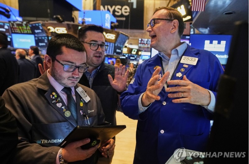 대형주 위주의 S&P500지수와 나스닥지수가 사상 최고가를 경신하는 등 뉴욕증시 3대 지수가 22일(현지시간) 일제히 올랐다. 사진=UPI, 연합뉴스