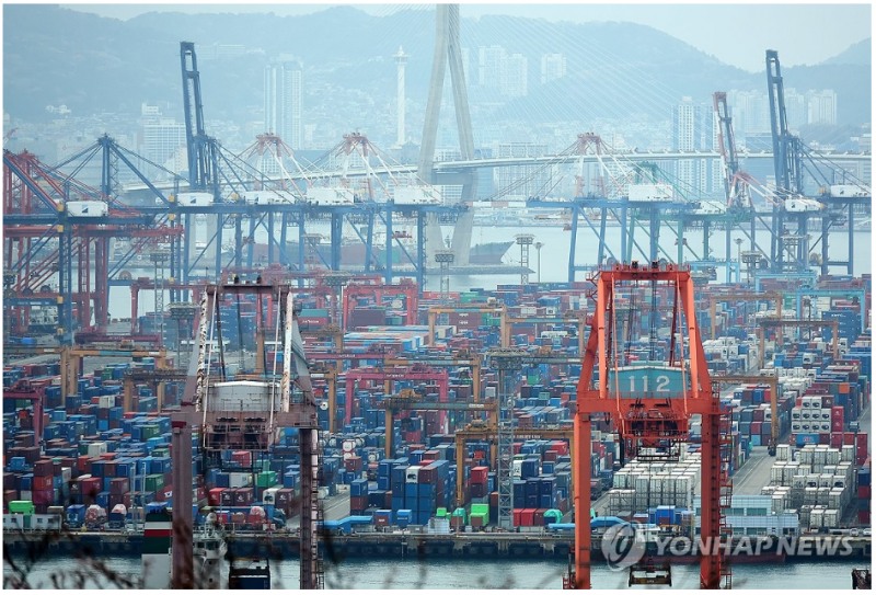 한국은행은 23일 1분기 경제성장률이 중동발 악재에도 반도체 수출 등에 힘입어 직전 분기대비 1.7%로 집계됐다고 밝혔다.사진=연합뉴스