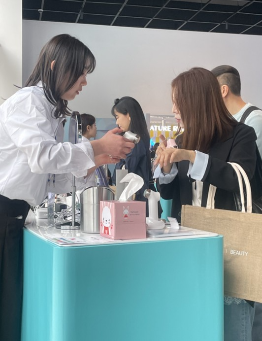 에코디엠랩 쿼드쎄라, ‘쿠팡 메가뷰티쇼 2026’ 디바이스 체험존(사진제공=에코디엠랩)