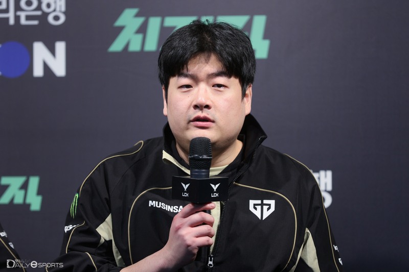 젠지 유상욱, "1세트 운영 실수 제외하면 좋은 경기였다"