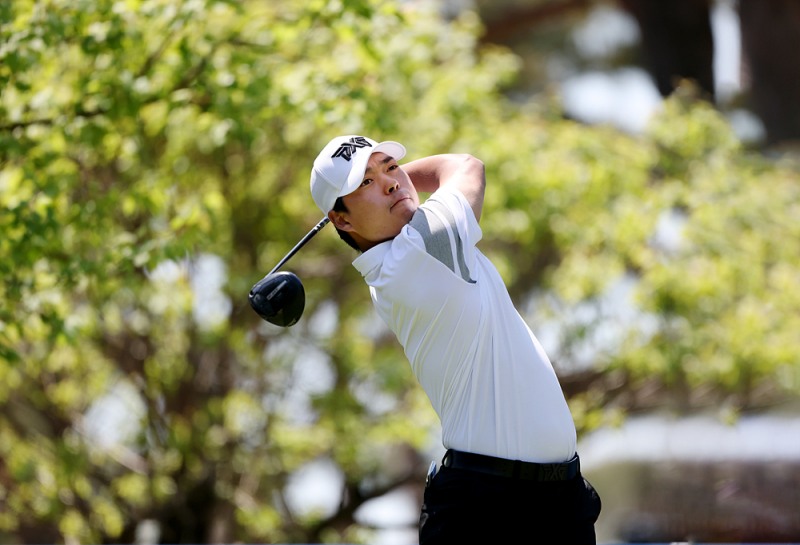 신상훈의 KPGA 투어 우리금융 챔피언십 2라운드 경기 모습. /KPGA