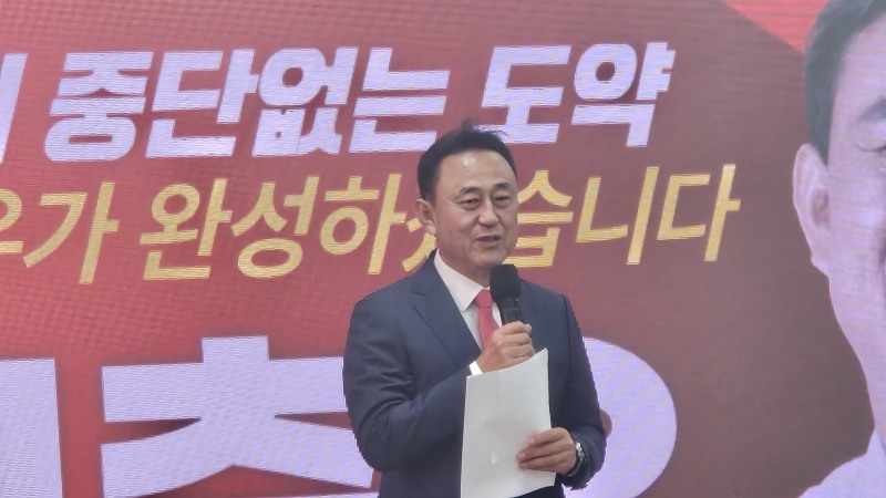 이중우 국민의힘 여주시장 후보가 24일선거사무소 개소식과 출정식을 열고 재선 도전을 공식 선언했다./이종균 기자