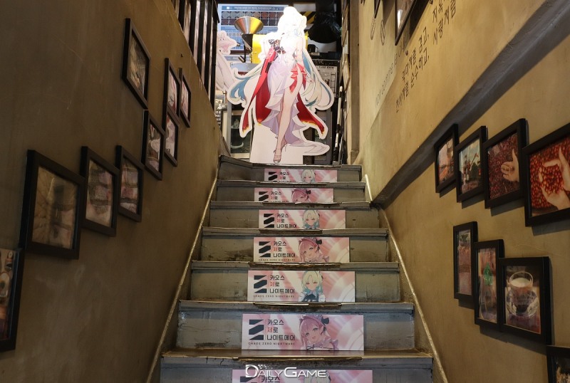 카제나, 오프라인 카페 오픈… 코스프레·굿즈로 관람객 맞이