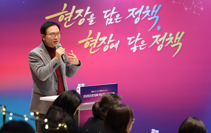 임태희 경기도교육감이 일선학교 방문에서 현장교육정책을 강조하고 있다./경기도교육청