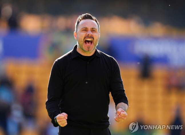환호하는 토트넘의 로베르토 데제르비 감독 / 사진=연합뉴스