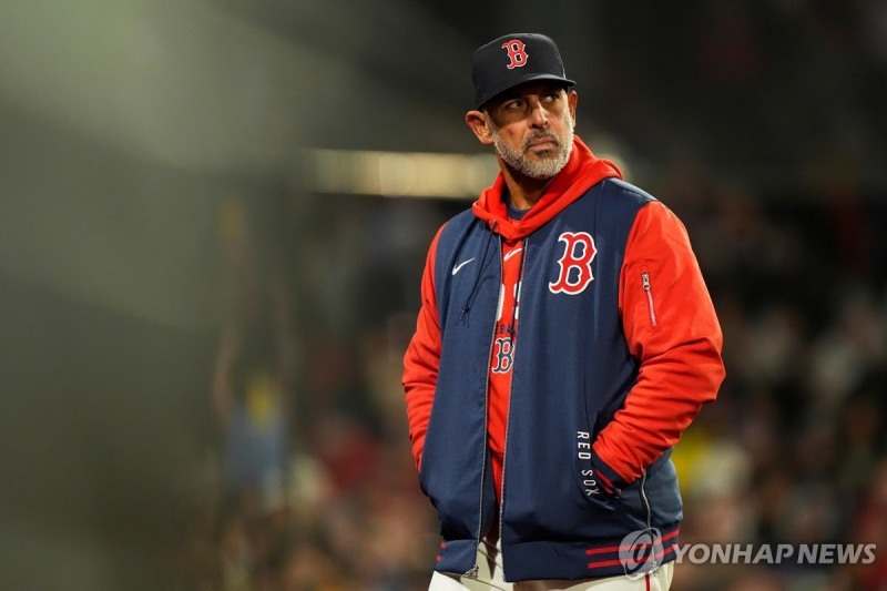 경질된 알렉스 코라