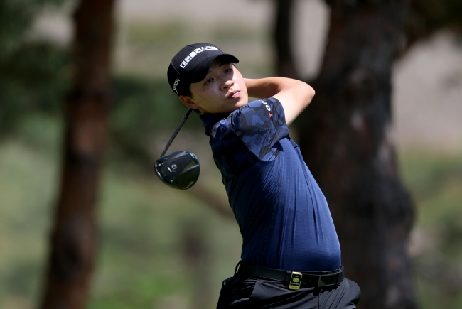 KPGA 투어 우리금융 챔피언십 정상에 오른 최찬. /KPGA