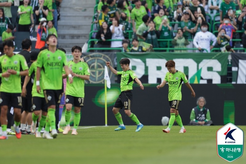 골세리머니를 펼치는 전북 강상윤. / 사진=연합뉴스