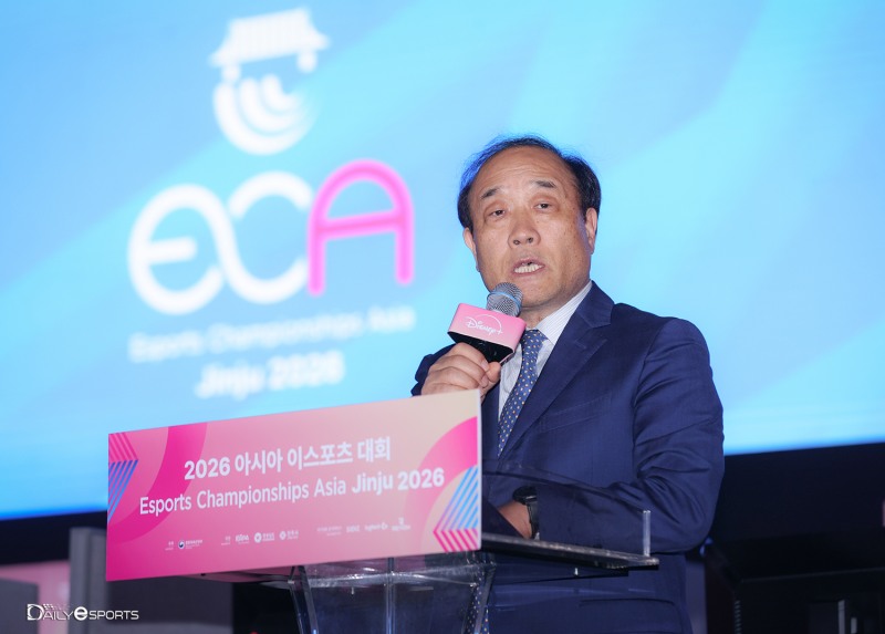 김영만 회장이 선수들의 노고를 치하했다.