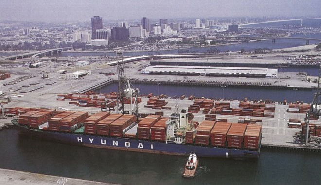 현대상선이 지분을 인수한 미국 서안 롱비치항 터미널 운영사인 CUT의 1990년대 전경. 사진= HMM 50년사