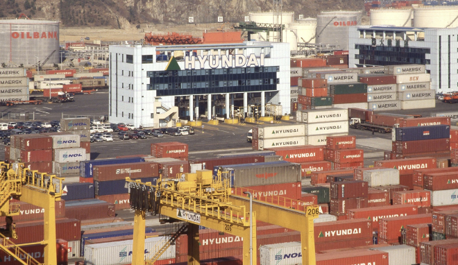 1999년 1월의 현대상선 부산항 감만 컨테이너 터미널 전경. 사진= HMM 50년사
