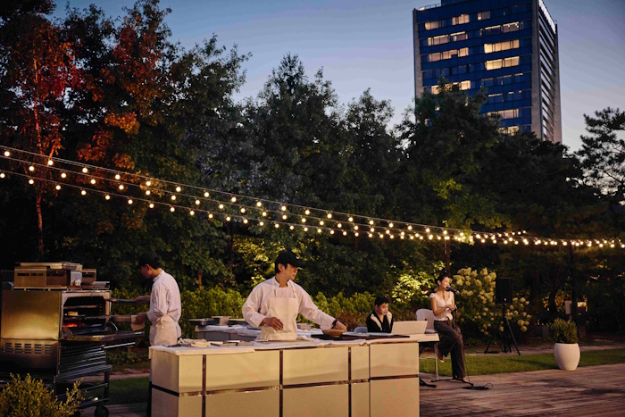 반얀트리 클럽 앤 스파 서울, ‘미식의 정원’ 진행…주방을 정원으로 옮긴 오픈 키친