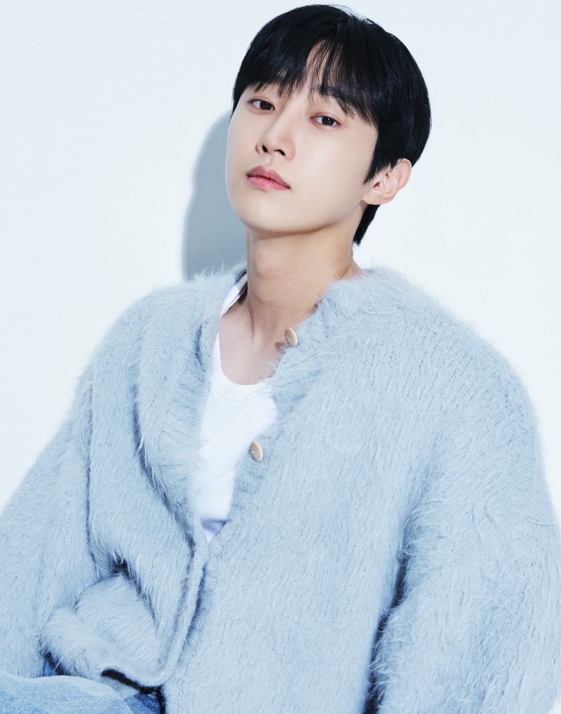 진영, 프로듀서로 아이오아이와 10년만 재회 예고