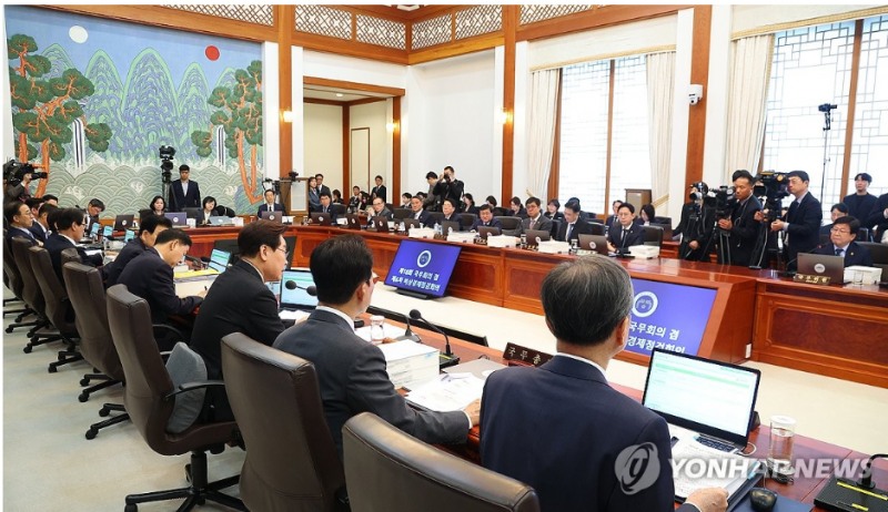 정부는 28일 국무회의에서 비정규직 처우개선 대책을 발표했다.사진=연합뉴스