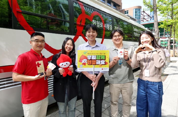 대우건설 헌혈 캠페인 기념사진./대우건설