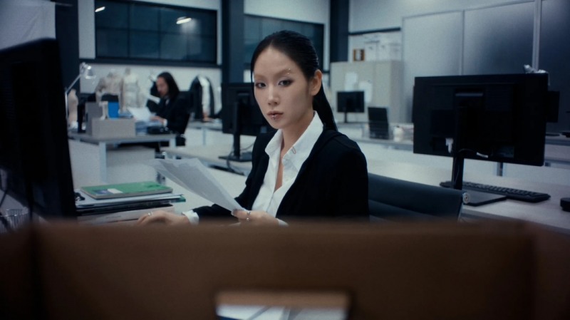 소유, 오늘(29일) 세 번째 EP ‘오프 아워스’ 발매…밴드 사운드 속 확장된 음악적 스펙트럼