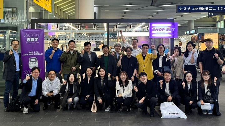 지난해 4월 25일 서울 강남구 수서역에 개점한 SRT 공식 굿즈샵 ‘샵 에스알티(SHOP SRT)’./에스알