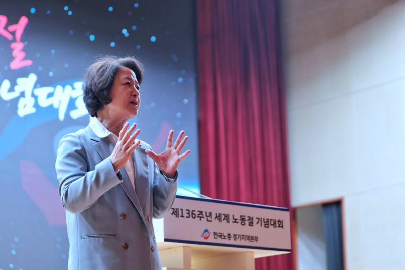 추미애 민주당 경기도지사 후보가 1일 경기지역본부 노동절 기념식에 참석, 인사말을 하고있다./선거 캠프