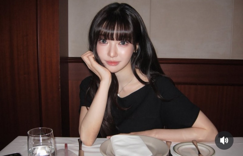 BJ케이 여자친구 과즙세연, 블랙 오프숄더 데일리룩으로 시선 강탈