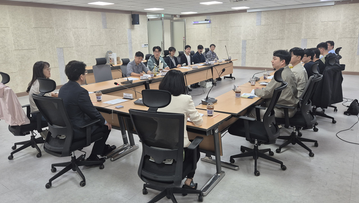 제9회 전국동시지방선거 대비 선거광고물 관리지침 전달 및 대책 회의 모습./인천시