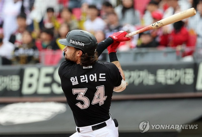 스리런홈런 날리는 KT 힐리어드 / 사진=연합뉴스