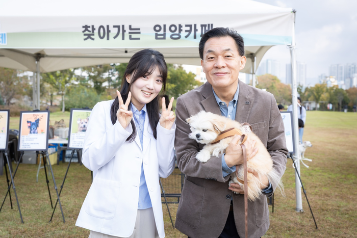 이재준 수원시장이 지난해 10월 25일 수원 서호잔디광장에서ㅇ열린 '반려동물 한마음 축제'에 참석하고 있다./페북 캡처