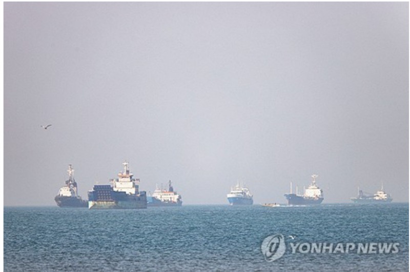 이란 반다르 아바스 인근의 호즈무즈 해협의 선박들. 사진=로이터통신, 연합뉴스