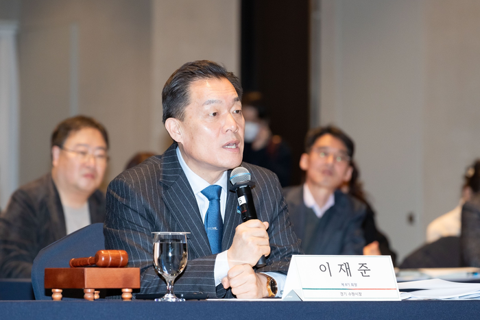 이재준 수원시장이 '탄소중립 그린도시 구상'을 설명하고있다./수원시