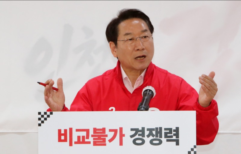 유정복 인천시장 후보가 7일 '인천국제자유특별시’를 발표하고 있다./정복캠프
