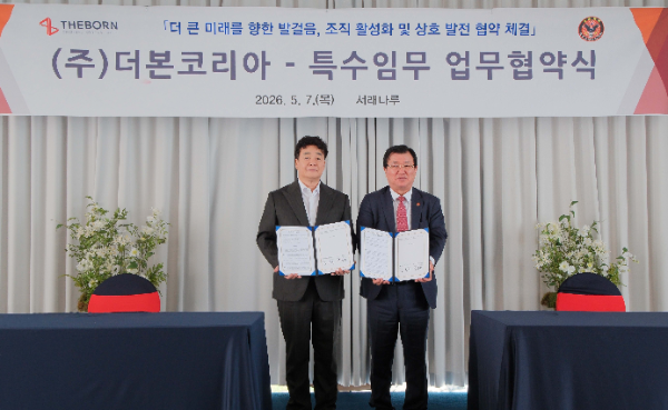 좌)더본코리아 백종원 대표, 우)대한민국특수임무유공자회 김용덕 회장