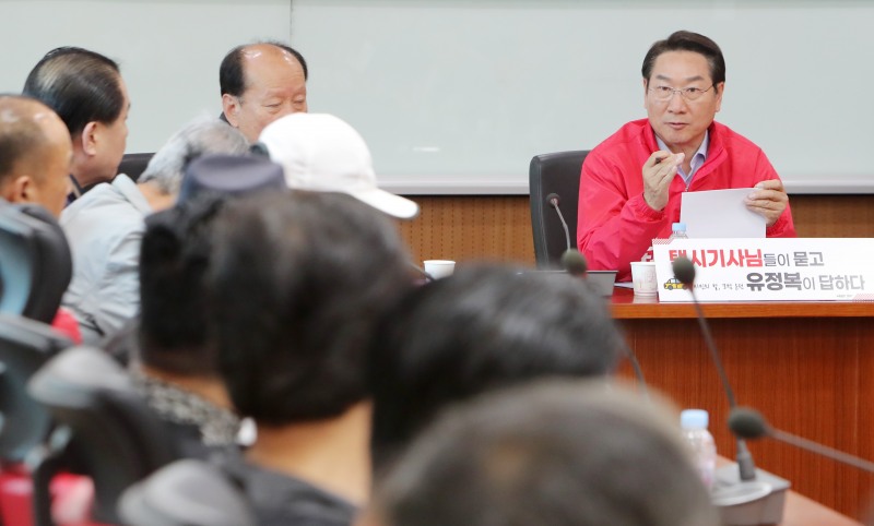 유정복 인천시장 후보가 8일 한국노총 인천지역본부에서 열린 '법인택시노동조합 간담회'에서 참석해 발언하고있다./정복 캠프