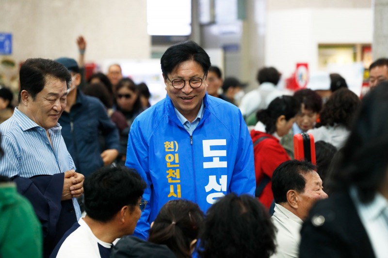 인천항연안여객터미널을 방문한 도성훈 인천시교육감 후보./페북 캡처