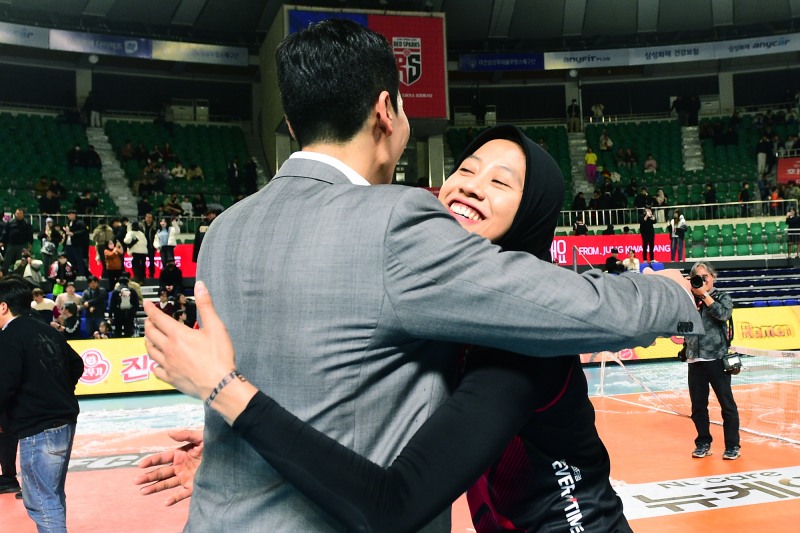 정관장에서 뛰었던 메가(오른쪽). / 사진=연합뉴스