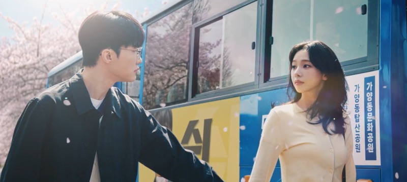 '페이커' 이상혁과 카리나가 찍은 구글플레이 광고 선 영상 이미지.