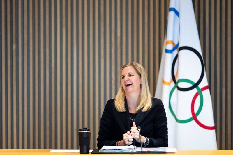 IOC 집행위원회를 앞두고 발언하는 커스티 코번트리 IOC 위원장. / 사진=연합뉴스
