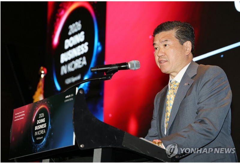 암참(주한미상공회의소)은 11일 보도자료를 내고 "삼성전자 노사 갈등과 파업 가능성에 우려를 표명했다. 사진=제임스 김 암참회장, 연합뉴스