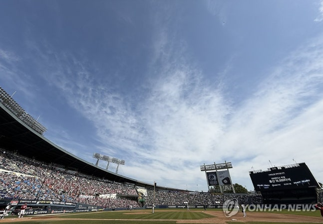 10,000번째 타석 들어서는 최정 / 사진=연합뉴스