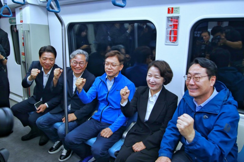 GTX를 체험하고 있는 추미애 민주당 경기도지사 후보./선거캠프