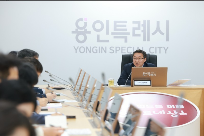 11일 영상회의실에서 열린 간부공무원회의 모습/용인시