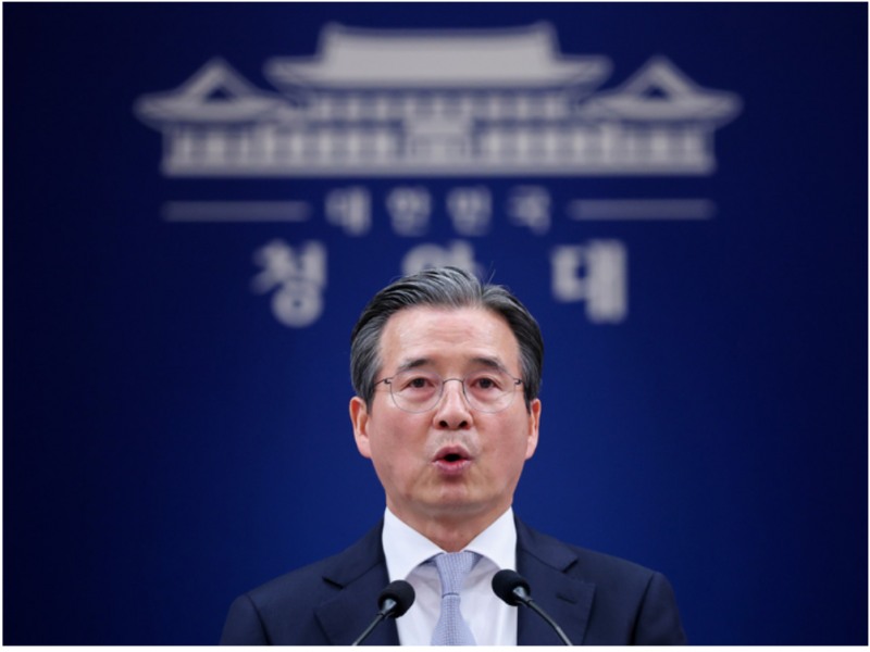 블룸버그통신은 12일 코스피지수가 5% 넘게 급락한 것과 관련, 김용범 청와대 정책실장이 'AI 국민배당금' 발언이 영향을 미쳤다고 보도했다. 사진=연합뉴스