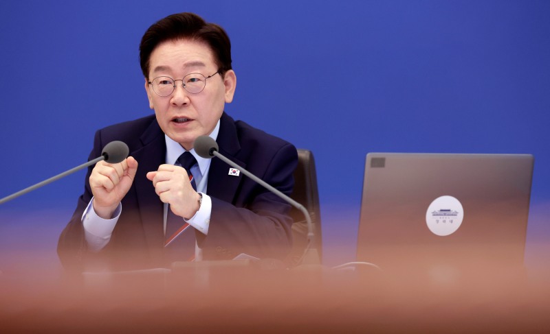 이재명 대통령이 12일 청와대에서 열린 국무회의 겸 비상경제점검회의에서 발언하고 있다./연합뉴스