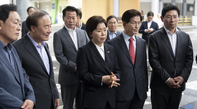 이상일 국민의힘 용인시장 후보와 같은달 양형자 경기도지사 후보가 김문수 의원과 함께 하고있다./선거 캠프