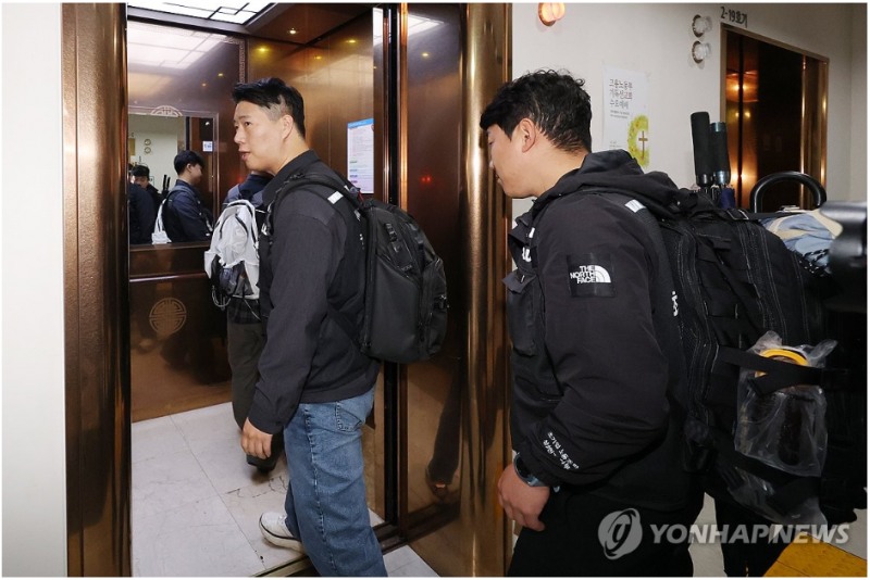 삼성전자 노사는 13일 새벽까지 중노위의 중재로 협상을 벌였으나 끝내 결렬되면서 파업이 현실화되는 게 아니냐는 우려가 나오고 있다. 사진=연합뉴스