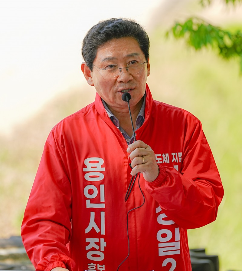 이상일 국민의힘 용인시장 후보가 13일 재선 도전 기자회견을 하고있다./선거캠프
